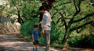 con el niño al final del camino