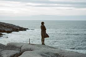 Manu Zapata_El cine (de estreno) fácil de leer_vivazapata.net_ ella en el acantilado