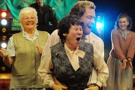 Manu Zapata_El cine (de estreno) fácil de leer_vivazapata.net_PRIDE el baile de Dominic West