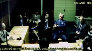 Manu Zapata_El cine (de estreno) fácil de leer_vivazapata.net_B, LA PELÍCULA_cámara de los juzgados