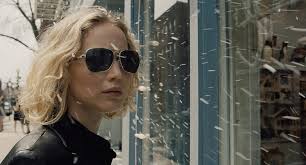 Manu Zapata_El cine (de estreno) fácil de leer_vivazapata.net_JOY_Jennifer Lawrence gafas de sol