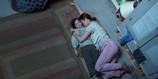 Manu Zapata_El cine (de estreno) fácil de leer_vivazapata.net_LA HABITACIÓN_ROOM_Brie Larson Jacob Tremblay cenital