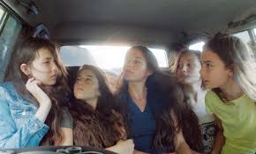 Manu Zapata_El cine (de estreno) fácil de leer_vivazapata.net_MUSTANG_las 5 en el coche