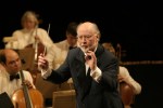 2.- John Williams&nbsp;dirigiendo
