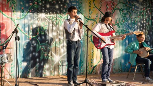 Manu Zapata_El cine (de estreno) fácil de leer_vivazapata.net_IDOL_tocando en bodas 2