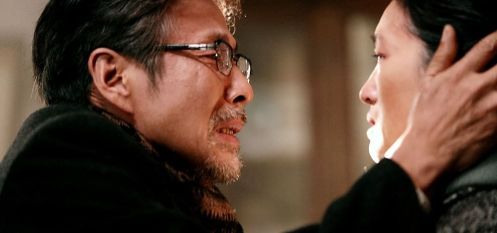 Manu Zapata_El cine (de estreno) fácil de leer_vivazapata.net_REGRESO A CASA_Gong Li y su marido, ¿no me reconoces?