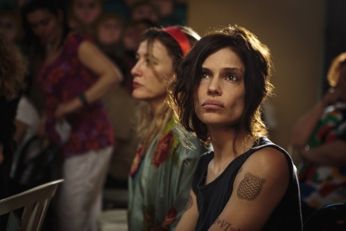 Manu Zapata_El cine (de estreno) fácil de leer_vivazapata.net_LOCAS DE ALEGRÍA_Micaela Ramazzotti