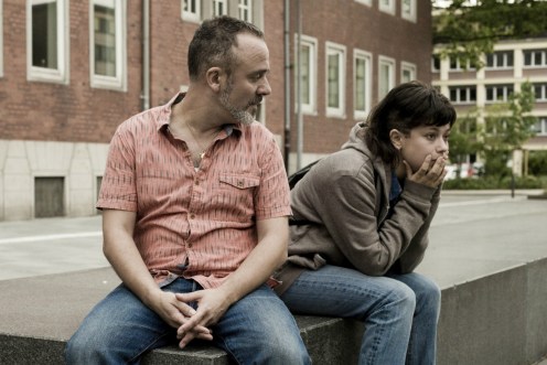 Manu Zapata_El cine (de estreno) fácil de leer_vivazapata.net_EL OLIVO_Javier Gutiérrez y Anna Castillo