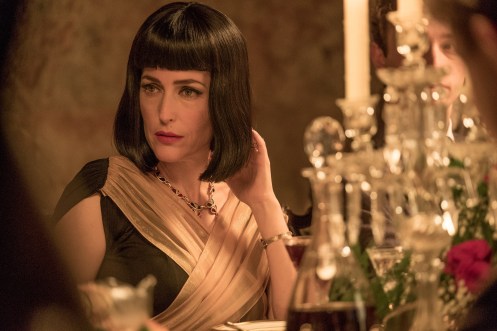 Manu Zapata_El cine (de estreno) fácil de leer_vivazapata.net_LA CASA TORCIDA_Gillian Anderson