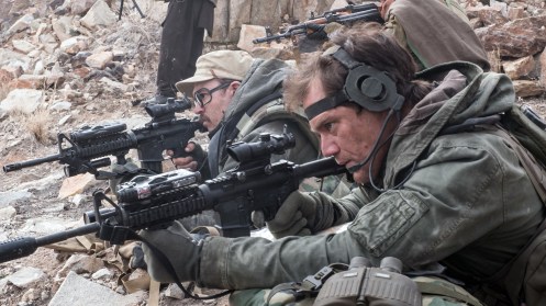 Manu Zapata_El cine (de estreno) fácil de leer_vivazapata.net_12 VALIENTES_Michael Shannon arma