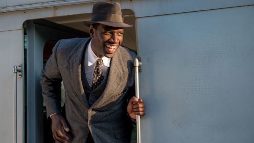 Manu Zapata_El cine (de estreno) fácil de leer_vivazapata.net_EL DOCTOR DE LA FELICIDAD_Omar Sy en el tren