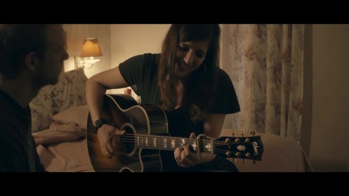 Manu Zapata_El cine (de estreno) fácil de leer_vivazapata.net_CASI 40_Lucía Jiménez canta Casi 40