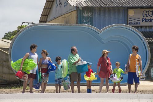 Manu Zapata_El cine (de estreno) fácil de leer_vivazapata.net_SIEMPRE JUNTOS (BENZINHO)_camino de la playa