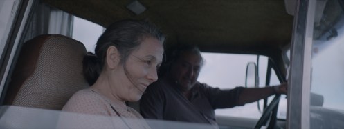 Manu Zapata_El cine (de estreno) fácil de leer_vivazapata.net_LA NOVIA DEL DESIERTO_Paulina García y Claudio Risi camión