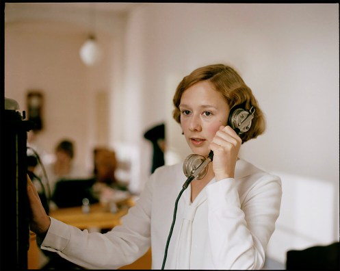 Manu Zapata_El cine (de estreno) fácil de leer_vivazapata.net_CONCIENDO A ASTRID_Alba August teléfono