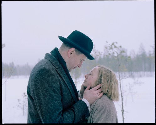 Manu Zapata_El cine (de estreno) fácil de leer_vivazapata.net_CONCIENDO A ASTRID_Henrik Rafaelsen y Alba August