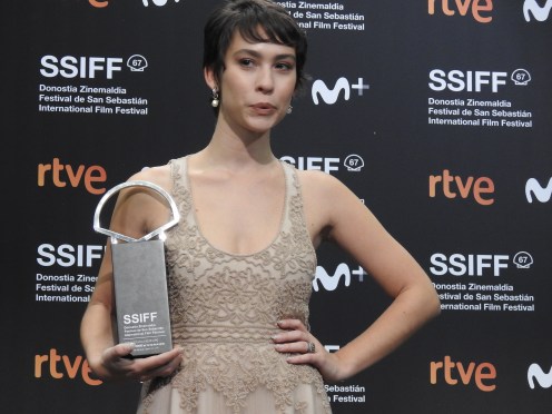 CONCHA DE PLATA MEJOR ACTRIZ - GRETA FERNÁNDEZ