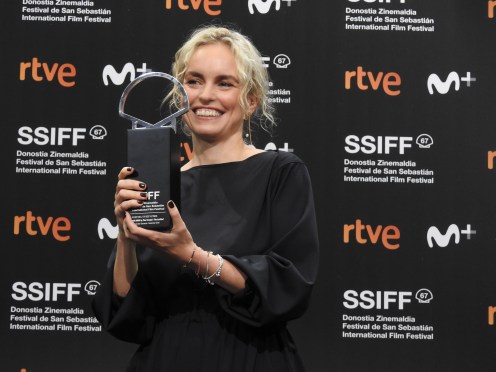 CONCHA DE PLATA - MEJOR ACTRIZ - NINA HOSS