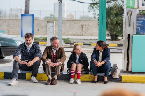 Inma Cuesta, Óscar Martínez, Mafalda Carbonell y Nacho López, Gasolinera_Manu Zapata_El cine (de estreno) fácil de leer_vivazapata.net_VIVIR DOS VECES