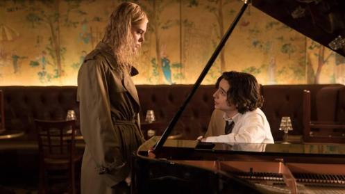 Elle Fanning y Timothée Chalamet piano_Manu Zapata_El cine (de estreno) fácil de leer_vivazapata.net_DÍA DE LLUVIA EN NUEVA YORK