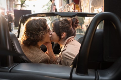 Timothée Chalamet y Selena Gómez_Manu Zapata_El cine (de estreno) fácil de leer_vivazapata.net_DÍA DE LLUVIA EN NUEVA YORK