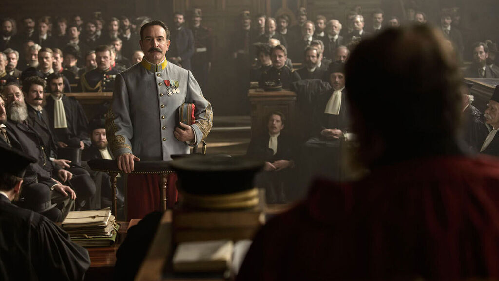 Jean Dujardin ante el tribunal_Manu Zapata_El cine (de estreno) fácil de leer_vivazapata.net_EL OFICIAL Y EL ESPÍA