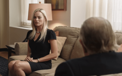 Margot Robbie y John Lithgow_Manu Zapata_El cine (de estreno) fácil de leer_vivazapata.net_EL ESCÁNDALO